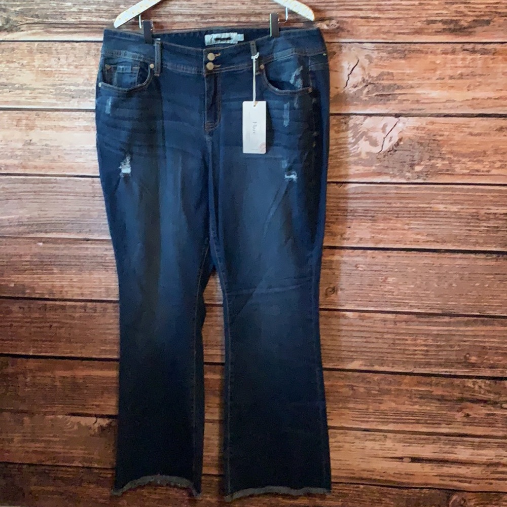 NWT Torrid Fray Raw Hem Flare Jean